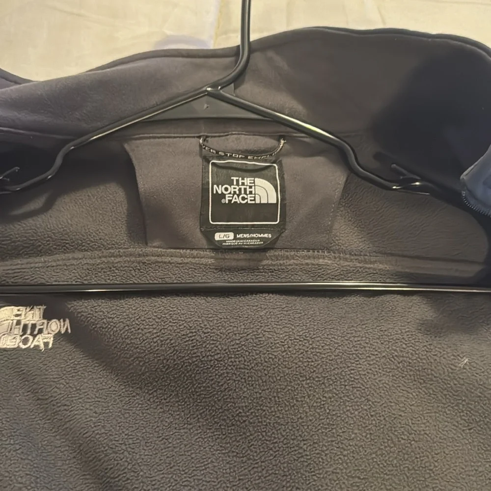 North face man - Picture 4 of 4